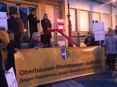 Philipp Nicolodelli begrüßt die Teilnehmer der Veranstaltung.