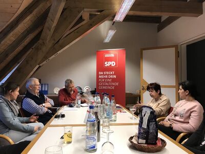 Angeregte Diskussion beim Treffen des Wahlkampf-Teams